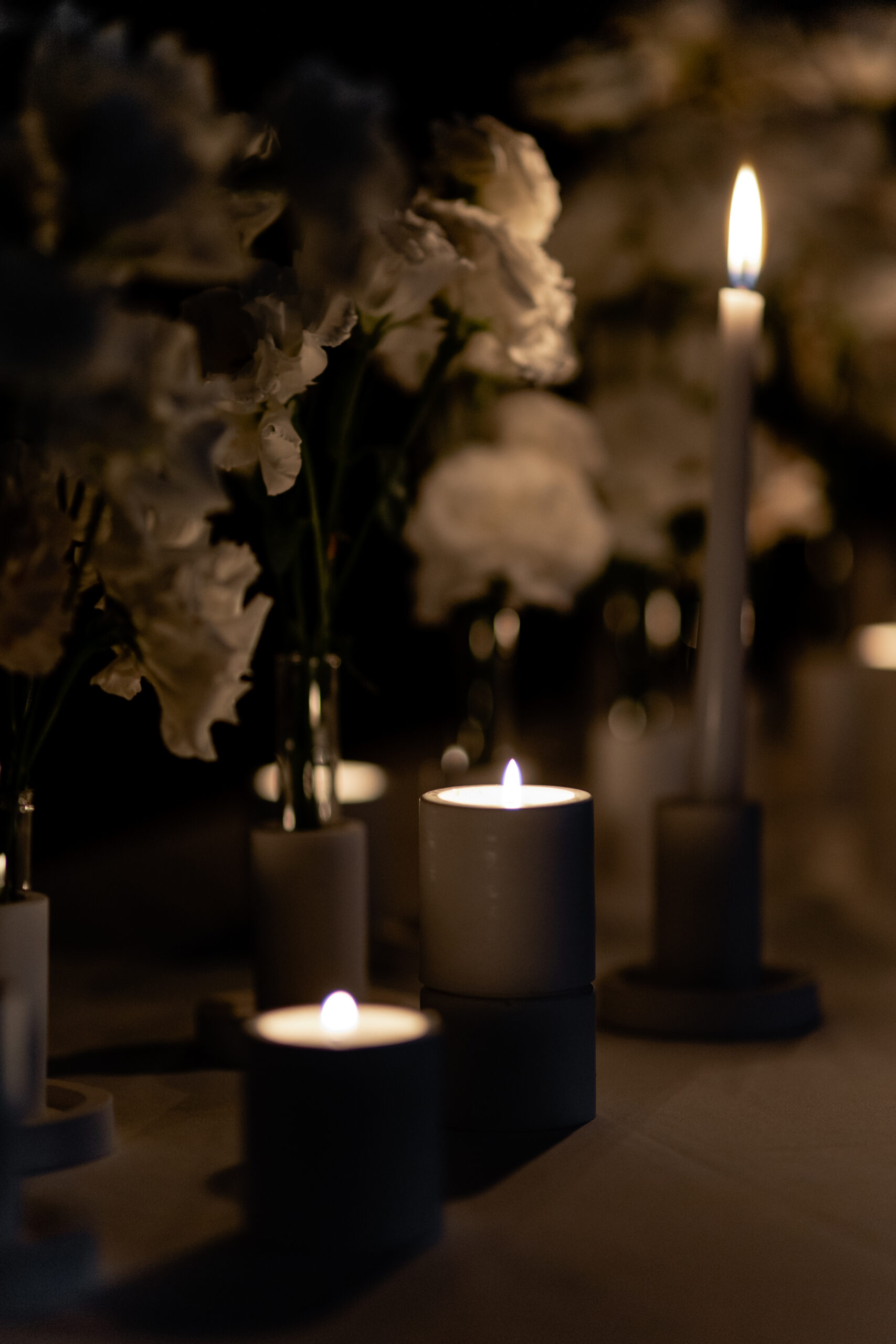 decoracion-de-mesa-para-invitados-y-recien-casados-decoracion-de-bodas-cena-de-bodas